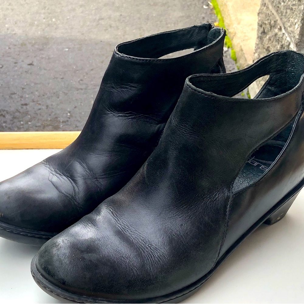 Dansko Bonita Black Leather Booties Boots Shoes Cut Out Zip Back EUR 39 US 8.5